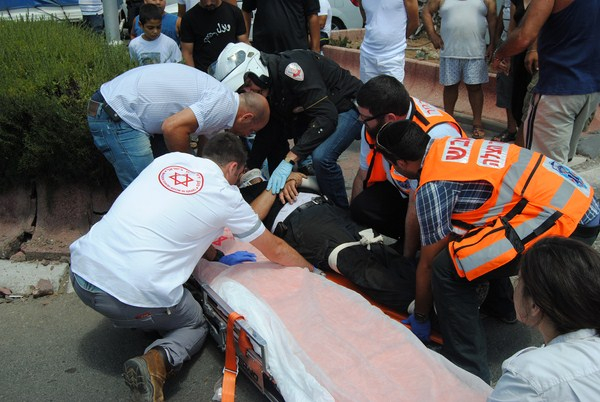  بالفيديو: أربعة إصابات بحادث طرق مروّع في شارع نيس لوجييم بمدينة يافا 